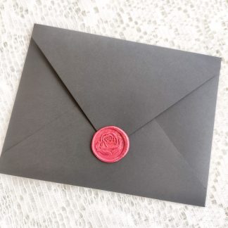 Envelope artesanal com cartão e lacre de cera