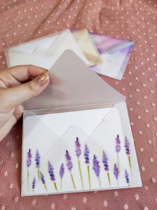 Envelopes de papel vegetal anne green gables avonlea miss lavendar anne with an E convite convites envelopes lavanda aquarela sakura flor de cerejeira